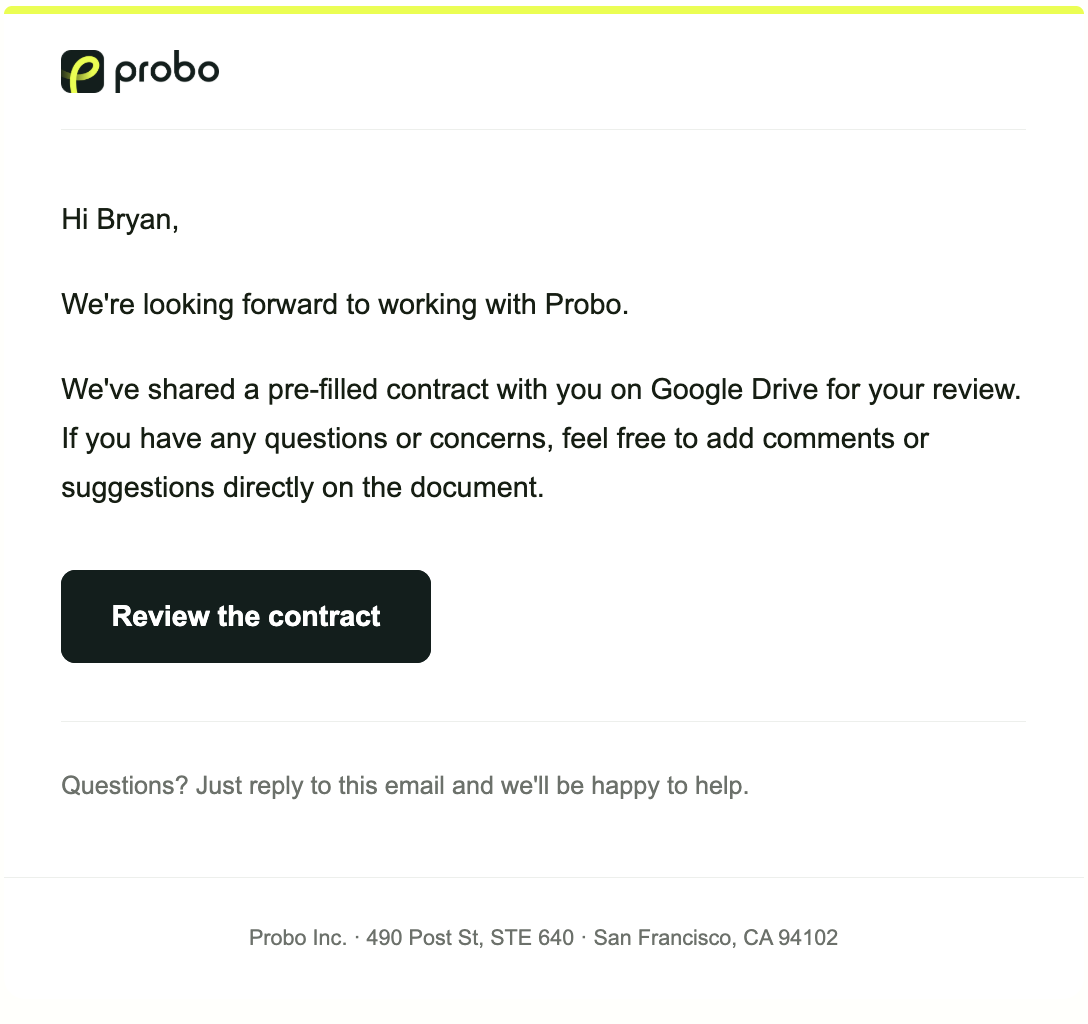 E-mail care invită clientul să revizuiască contractele în Google Drive